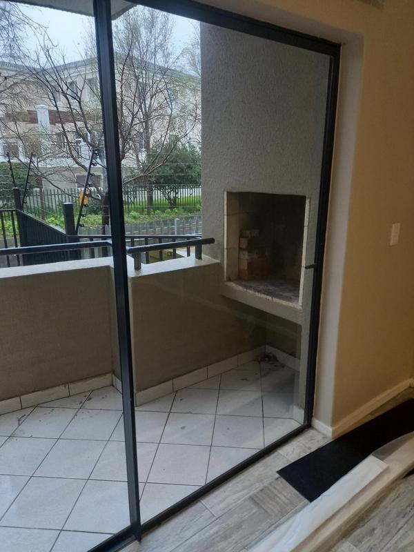 To Let 2 Bedroom Property for Rent in Somerset West Western Cape